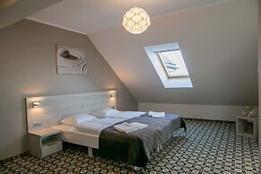 Marina Mielno z widokiem na Jezioro