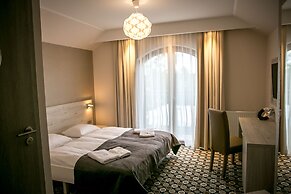 Marina Mielno z widokiem na Jezioro