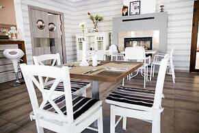 Marina Mielno z widokiem na Jezioro