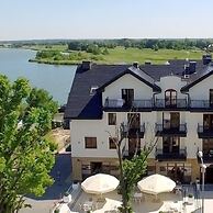 Marina Mielno z widokiem na Jezioro