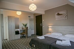 Marina Mielno z widokiem na Jezioro