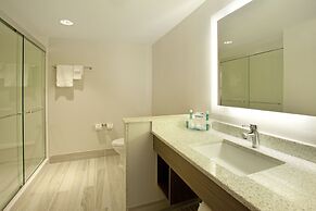 Holiday Inn Express & Suites Austin Downtown - University by IHG