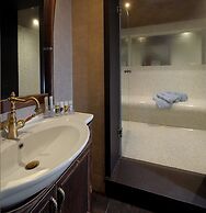 Iakovakis Suites & Spa