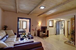 Iakovakis Suites & Spa