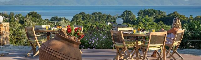 Iakovakis Suites & Spa