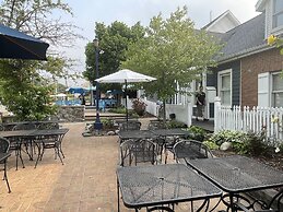 Harbour Square Suites