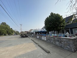 Harbour Square Suites