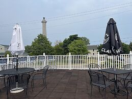 Harbour Square Suites