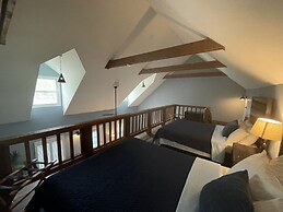 Harbour Square Suites