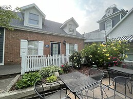 Harbour Square Suites