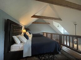 Harbour Square Suites