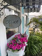 Harbour Square Suites