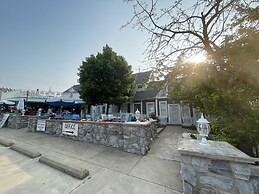 Harbour Square Suites