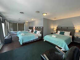 Harbour Square Suites