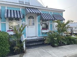 Harbour Square Suites