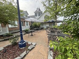 Harbour Square Suites