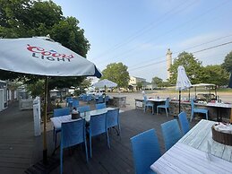 Harbour Square Suites