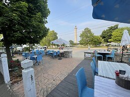 Harbour Square Suites