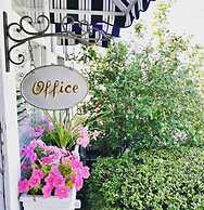 Harbour Square Suites