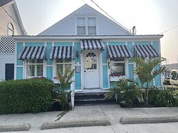 Harbour Square Suites