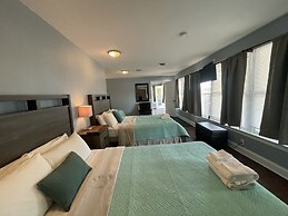 Harbour Square Suites