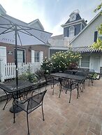 Harbour Square Suites