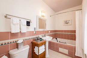 Nantucket Whale Inn