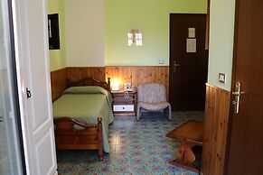 Tourist Hotel