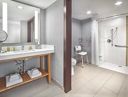 DoubleTree by Hilton Edmonton Downtown