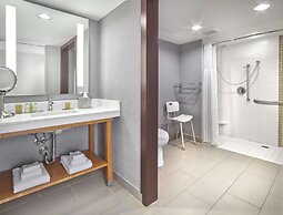 DoubleTree by Hilton Edmonton Downtown