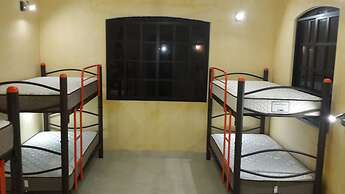 Hostal La Ermita - Hostel