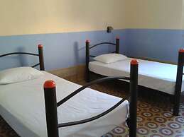 Hostal La Ermita - Hostel