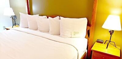 Lodging on the Square