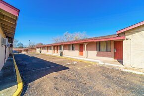 Capital O Hotel Beeville - US 181