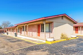 Capital O Hotel Beeville - US 181