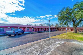 Capital O Hotel Beeville - US 181