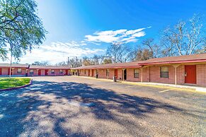 Capital O Hotel Beeville - US 181