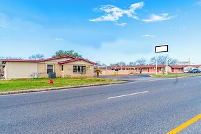 Capital O Hotel Beeville - US 181