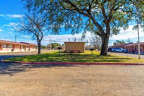 Capital O Hotel Beeville - US 181
