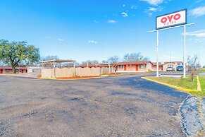 Capital O Hotel Beeville - US 181