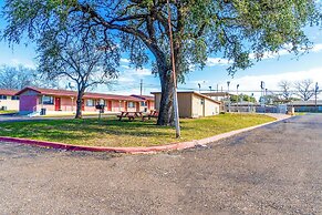 OYO Hotel Beeville - US 181