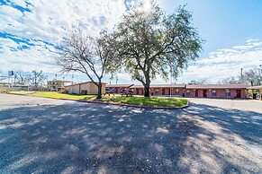 Capital O Hotel Beeville - US 181