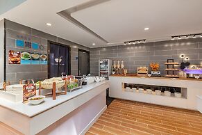 Holiday Inn Express Shenyang North Station by IHG