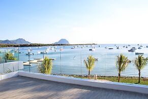 Latitude Luxury Seafront Apartments