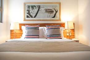 Latitude Luxury Seafront Apartments