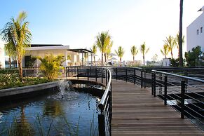 Latitude Luxury Seafront Apartments