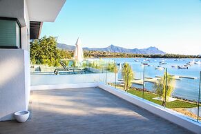 Latitude Luxury Seafront Apartments