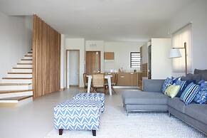 Latitude Luxury Seafront Apartments