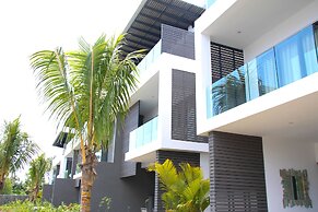 Latitude Luxury Seafront Apartments