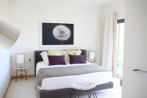 Latitude Luxury Seafront Apartments